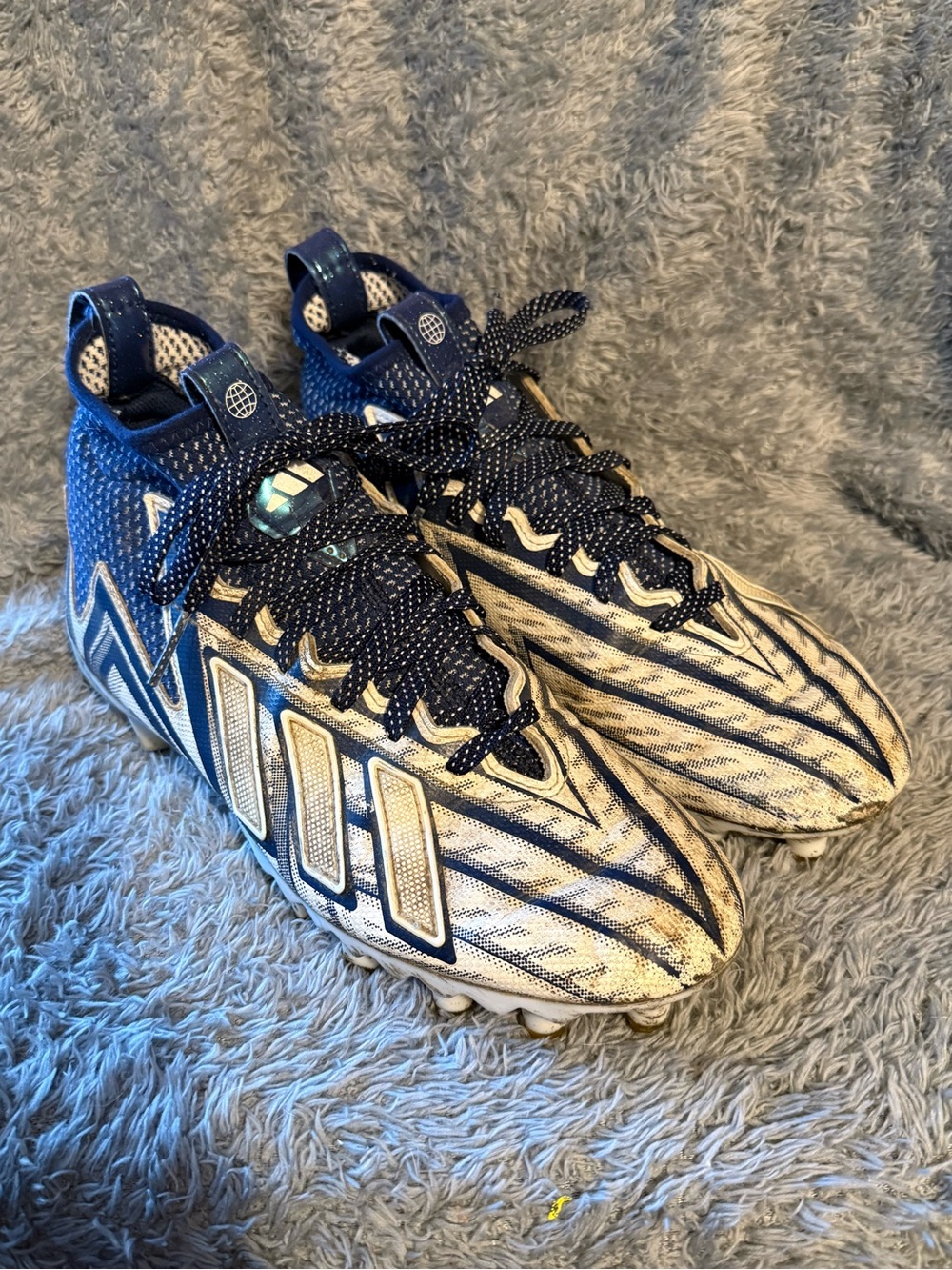 adidas Navy‎ and White Men's Cleats Sneakers Size 8 Flaws